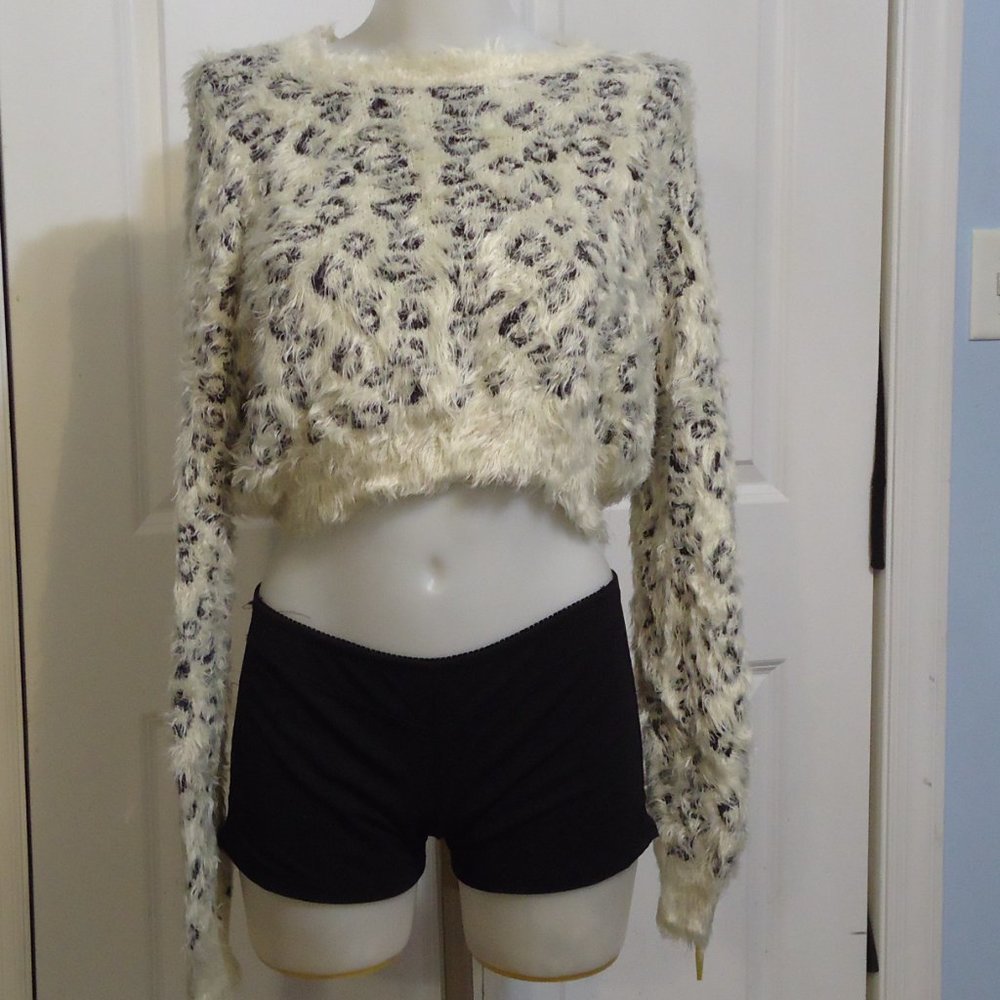 KENDALL & KYLIE Cropped Sweater VHTF